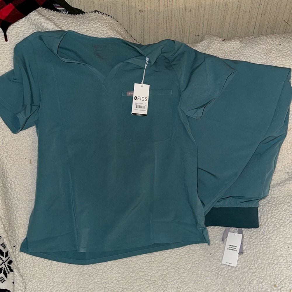 Scrub set